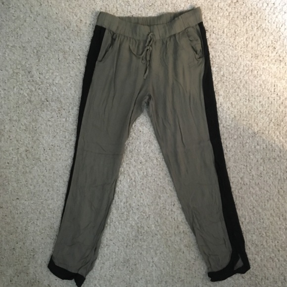 American Eagle Outfitters Pants - American Eagle Flowy Pants